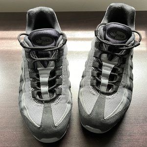 Nike AirMax women sneaks size 9.5